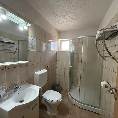 Pensiunea Vladut 3* 티미쇼아라